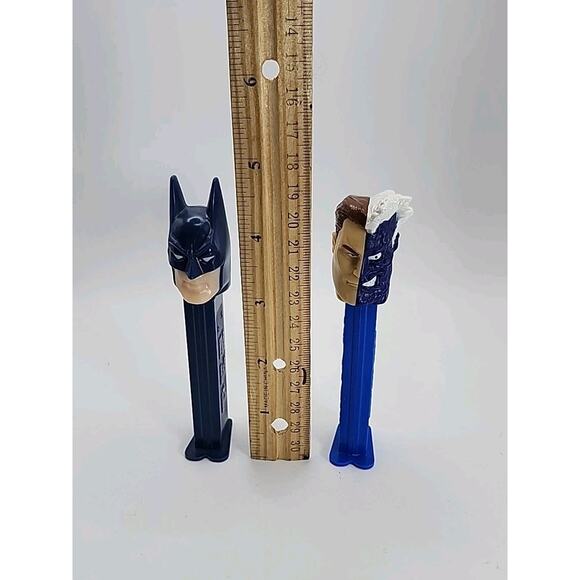 Lot of 2 Vintage Batman and Two Face Blue Pez Dispensers w/ Feet DC Comics - Picture 7 of 7